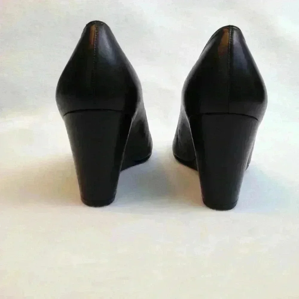 Stuart Weitzman Black Slip-On Spain Size 8M Shoes - Picture 3 of 8